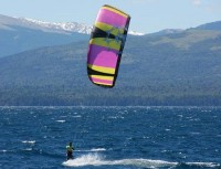El kitesurf fue unas de las disciplinas que acaparó la atención de los turistas y vecinos de Bariloche.