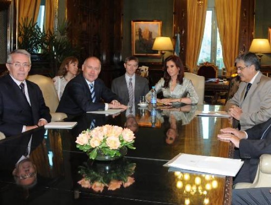 Cristina de Kirchner destacó, ante los representantes franceses, los beneficios que traerá esta obra para la economía.