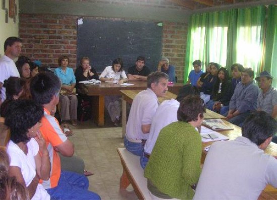 Los empleados del Estado se reunieron en asamblea para discutir la municipalización de un área de producción.