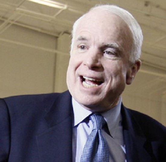 Obama tiene el apoyo del clan Kennedy. McCain se cruz con su rival Romney.