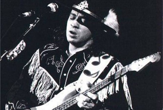 Stevie Ray Vaughan, un grande de la guitarra blusera.
