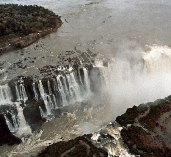 Las Cataratas del Iguaz son un atractivo permanente. Mar del Plata aparece como una de las ciudades con mayor atractivo a la hora de las vacaciones. Bariloche encabeza el ranking entre las ciudades cordilleranas.