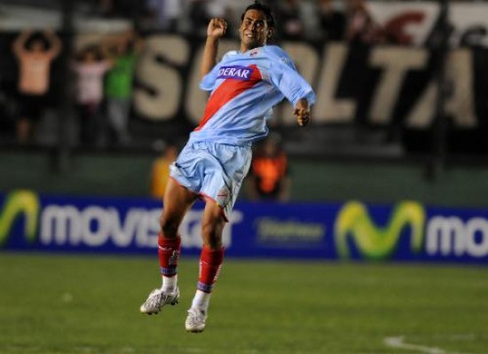 Luciano Leguizamn marc el gol del triunfo en el Viaducto, cuando al partido le quedaban once minutos.