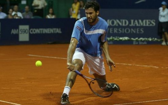"Chucho" debutó con un categórico triunfo en el ATP mexicano. Eliminó al español Hernández en dos sets.
