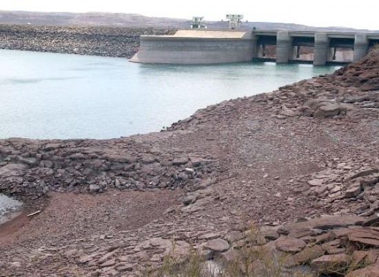 Respecto del mismo mes del año pasado, el embalse de El Chocón tiene ahora 12 metros menos de agua.