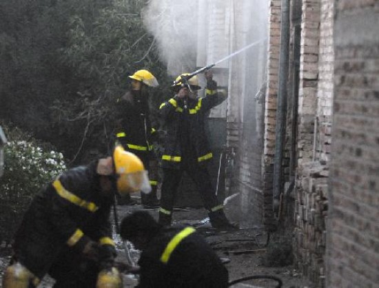 La columna de humo fue visible desde toda la ciudad. La casa de la familia qued destruida. 