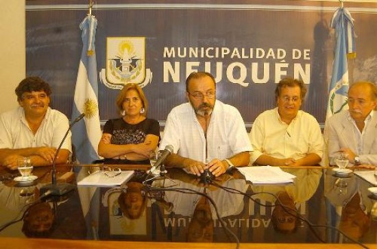 El acuerdo lo firmaron las autoridades del colegio y el intendente Martín Farizano.