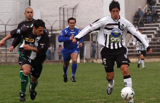 El "Guante" Ibáñez intentará abastecer a la dupla Weisser-Padua.