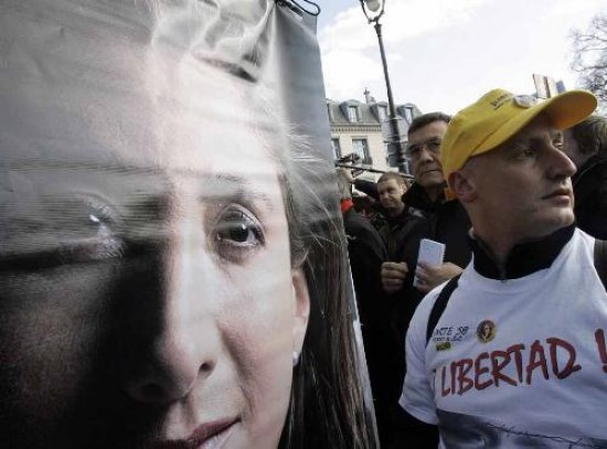 En París reactivaron ayer la militancia a favor de la liberación de Ingrid Betancourt, tras conocerse la muerte de "Raúl Reyes". 