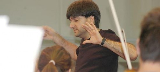 El espaol Salvador Lpez dirigi a la orquesta neuquina.