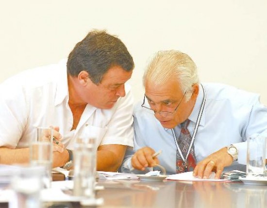 El radical Marcelo Inaudi propuso citar al cuerpo y el presidente de la comisión y del bloque del MPN, José Russo, apoyó la propuesta.