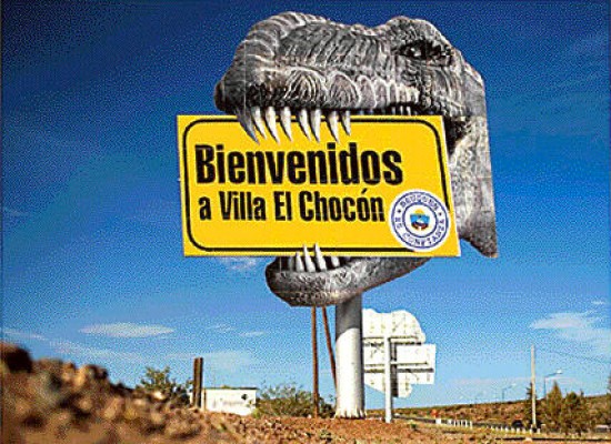 El medio estadounidense ilustró su nota con el clásico cartel de ingreso a la Villa El Chocón.