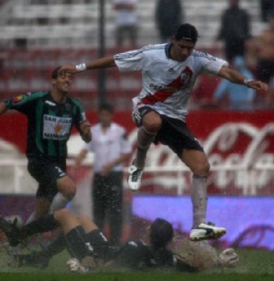 River-San Martn: le faltan 13 minutos.