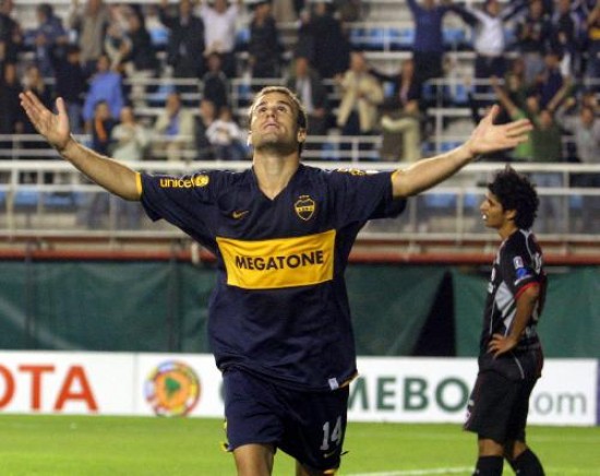 Rodrigo Palacio result una preocupacin constante para el fondo mexicano. Clav su gol 60 con la camiseta de Boca.