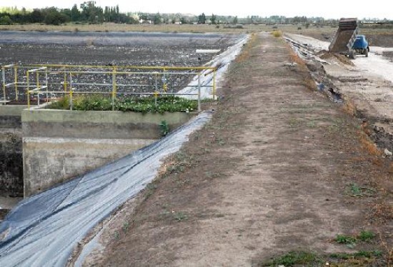 Después de tanta polémica comenzó la reparación de la planta de líquidos cloacales.