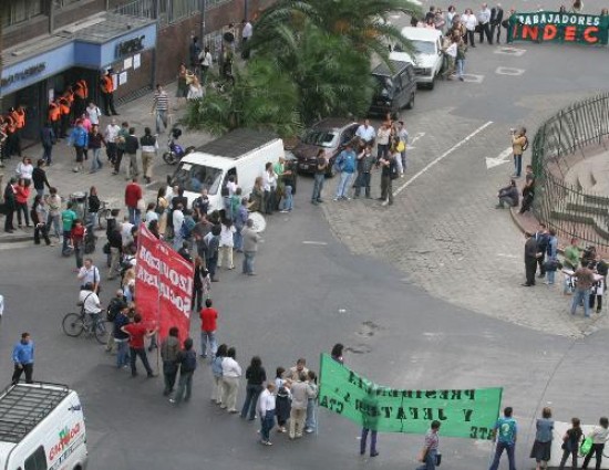 Empleados del organismo denunciaron nueva manipulación del coeficiente de febrero y pidieron por los que fueron desplazados.