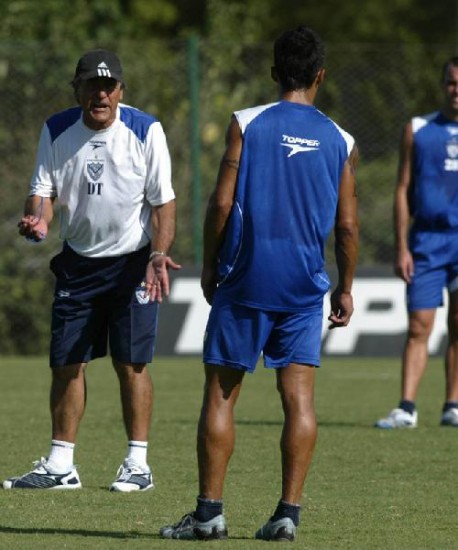 Hugo Tocalli, entrenador de Vlez, introducir dos cambios para recibir a Newell's.