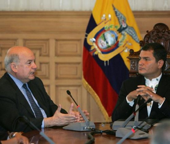  Jos Miguel Insulza visit al presidente Correa y la misin se traslad a la zona de Ecuador donde ocurri el ataque colombiano. 