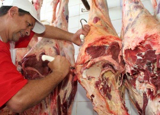 El gobierno anunci un convenio para que bajen los precios de la carne del que no participaron los productores.