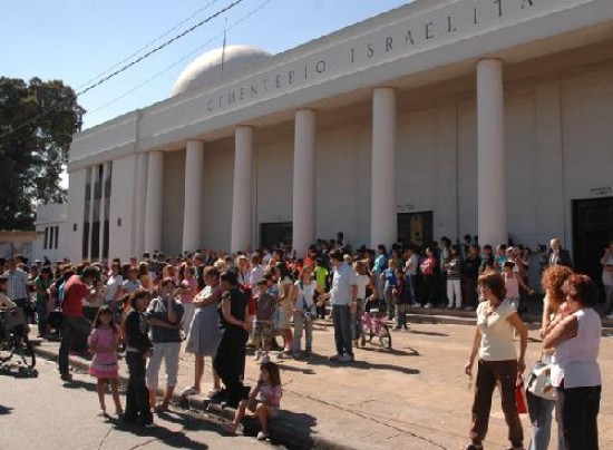 En una ceremonia ntima, despidieron los restos del humorista.