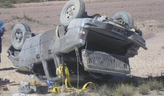 El violento derrape ocurri en la tarde de ayer, a 45 km de Sierra Grande. 