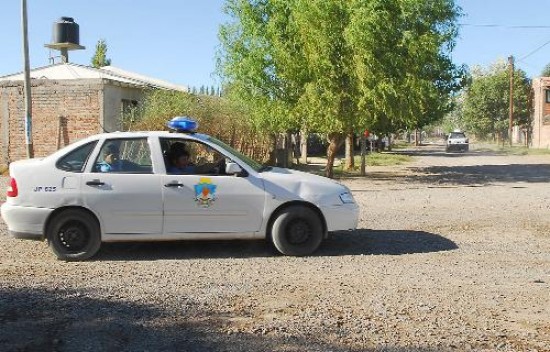 El crimen ocurrió a la madrugada en la vía pública, en el barrio Valentina Sur de Neuquén. Hoy indagarán al sospechoso.