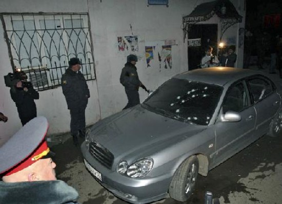 El auto donde fue asesinado ayer uno de los periodistas.