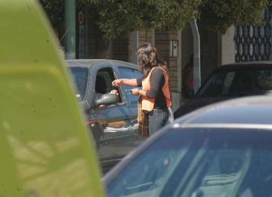 Los automovilistas advirtieron que las permisionarias quieren cobrar por el estacionamiento en lugares donde no se debe abonar.