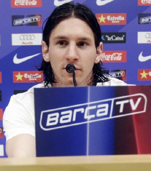 Messi regres a Barcelona y tuvo su primer contacto con la prensa.