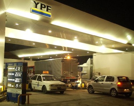 Una estacin YPF de Roca reflejaba ayer los precios con aumentos.