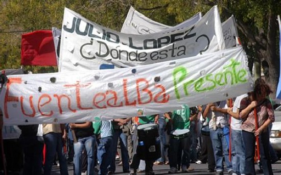 En San Martn pidieron que se castigue a Jorge Sobisch. En Viedma recordaron a Vctor Choque y Teresa Rodrguez. En Bariloche estuvo Germn Fuentealba, hermano de Carlos.