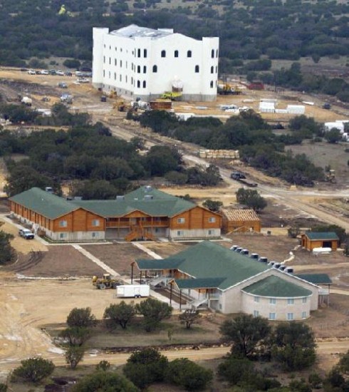 Ésta es la colonia fundada por el líder de la secta mormo na, ubicada cerca de Eldorado, en Texas.