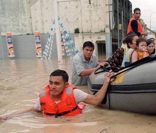 Ya hay ms de una decena de muertos y miles de personas afectadas por las inundaciones.