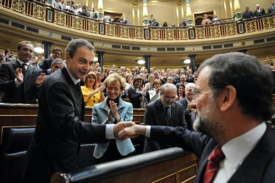 El opositor Rajoy fue el primero en felicitarlo y prometió una mayor predisposición a dialogar que en el anterior mandato. 