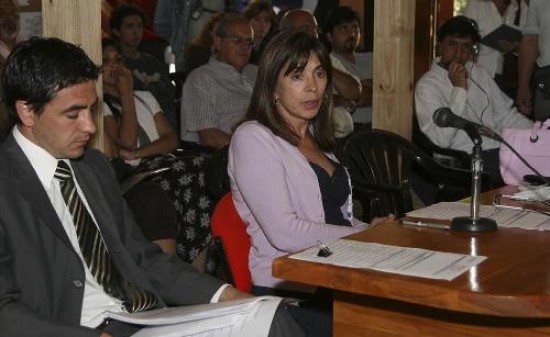 Con los números en la mano. Los concejales recibieron los cálculos de la intendenta Luz Sapag para el 2008. Ahora deben analizarlos.