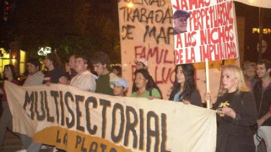 Manifestantes en La Plata insistieron en pedir que se aparten dos de los magistrados por supuestos vínculos con la Policía.