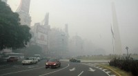 Buenos Aires en tinieblas. Ayer fue la jornada en la que más se sintió el humo. Las condiciones seguirían hasta el martes.