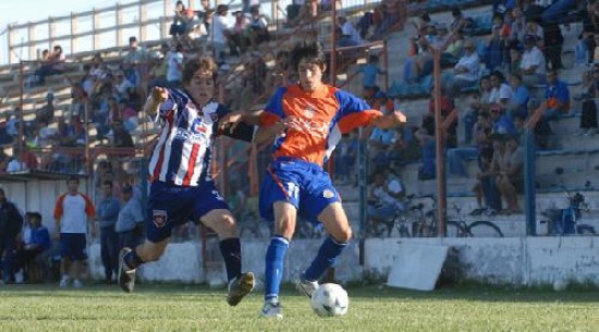En el Maiolino, Deportivo Roca se qued con el tradicional duelo ante Argentinos.
