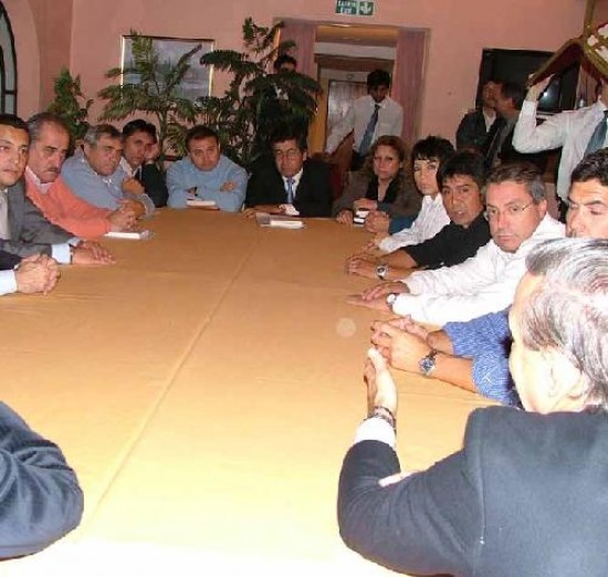 La Liga de Intendentes se reunió en Bariloche, después de un seminario internacional.
