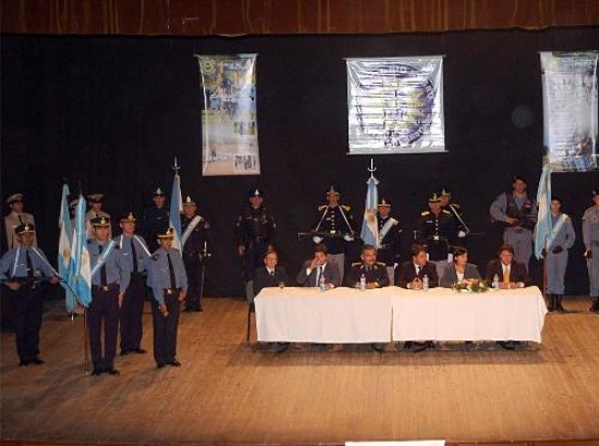 Se realiz el acto y homenaje en el Da Nacional de la Polica. Reconocieron a quienes cumplieron funciones en la poca del territorio