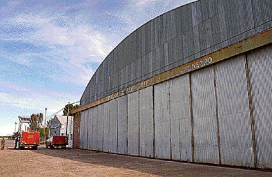 El hangar donde permanecen los aviones de la disuelta SAPSE.