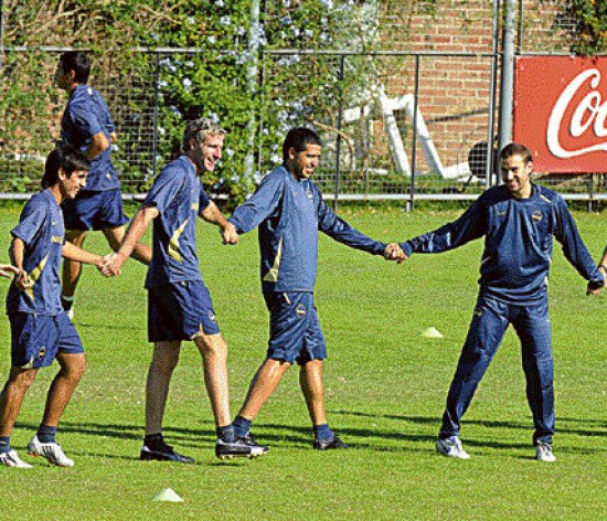 Gracián, Riquelme, Palermo y Palacio, el póquer de ases ofensivo juega a la ronda. ¿Pasará?