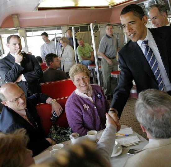 Obama recortó parte de la ventaja que tenía Hillary en Pennsylvania. Clinton debe ganar o ganar en un estado predispuesto a votarla.