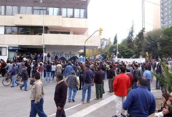 Los afiliados a Sitramune realizaron una ruidosa protesta por el centro de la ciudad.