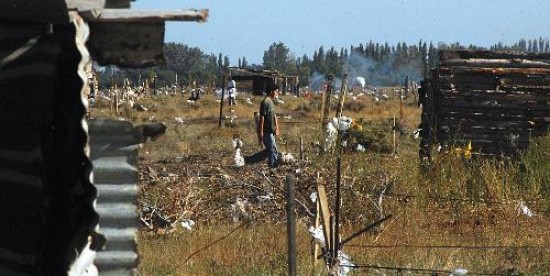 La usurpacin de tierras en Viedma sigue desatando polmica, ahora un edil present un proyecto para modificar el Cdigo de Tierras.