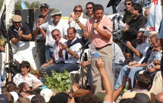 Alfredo De Angeli, cuando lideró los 21 días de cortes en la Ruta 14. Dijo que "estábamos preparados para resistir con escopetas a Moyano".