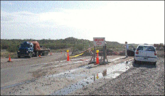 En enero un temporal se llevó buena parte de la ruta 22 en Chimpay. Todavía no hay precisiones sobre el final de las reparaciones.