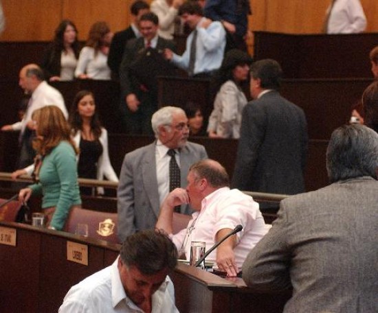 Por mayoría, con quejas y discursos, los legisladores dieron su aprobación.