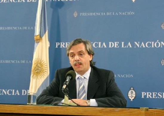 Un atribulado Alberto Fernández evitó referirse a la ola de rumores.