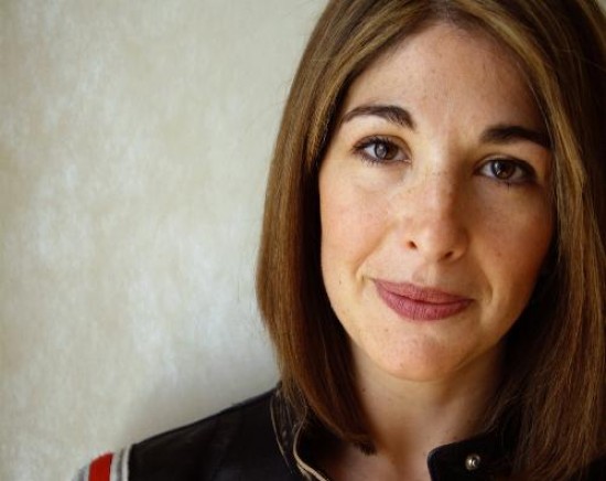 La periodista canadiense Naomi Klein analiz el capitalismo del desastre y sus consecuencias en distintos pases.